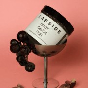 Winogronowy peeling do ciała Body Grape Peel Labside w naturalnej aranżacji