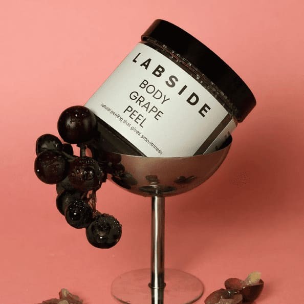 Winogronowy peeling do ciała Body Grape Peel Labside w naturalnej aranżacji